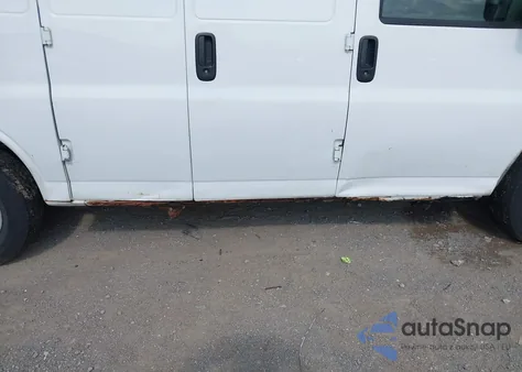 2005 Chevrolet Express from USA, damaged, VIN 1GCFG15X351177337